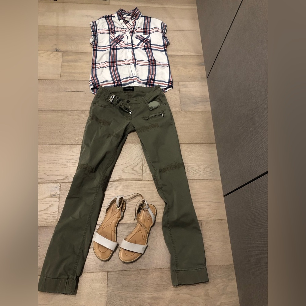 Patrizia Pepe Army Green MidRise Pocket Pleat Detail Pant See Description